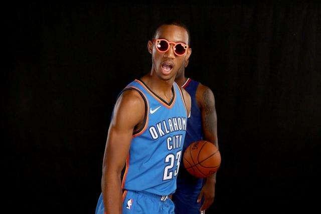 日媒：中国男性媒体人偷拍日本电视台采访被警告